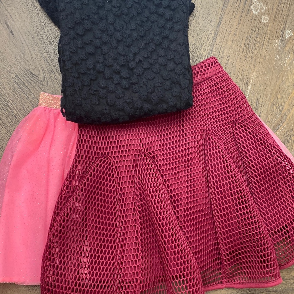 Macy’s Btween Girls Maroon Skater Skirt Age 7/8yrs (Pink Skirt & Black Lace Top)